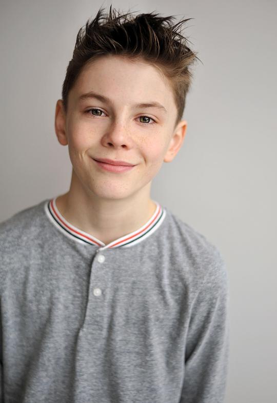 洛根·皮尔斯 Logan Pierce