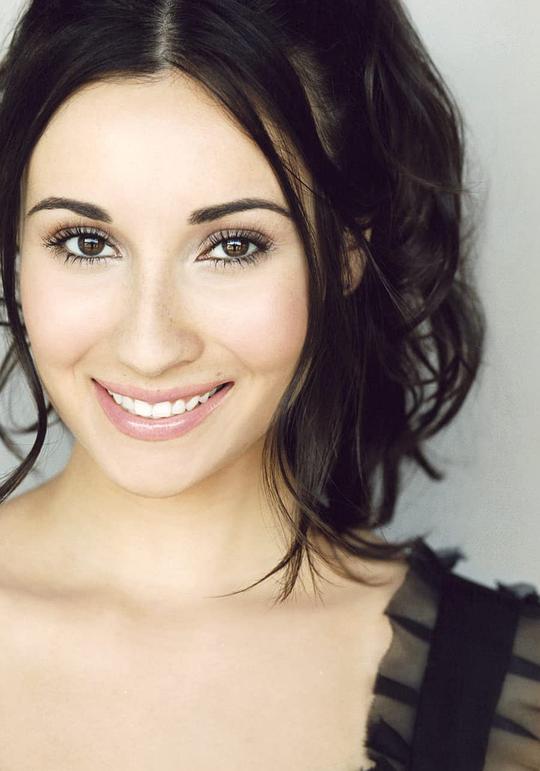 莉拉·里奇克里克 Lilah Richcreek Estrada