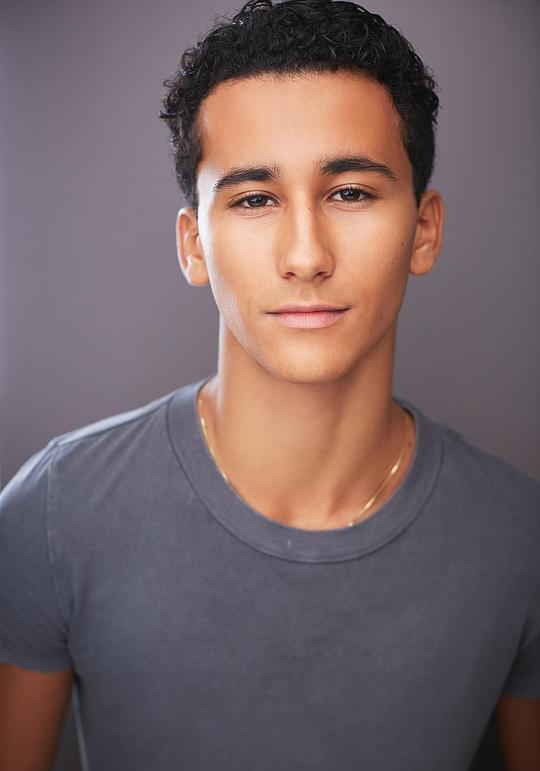 利亚姆·坎波拉 Liam Campora