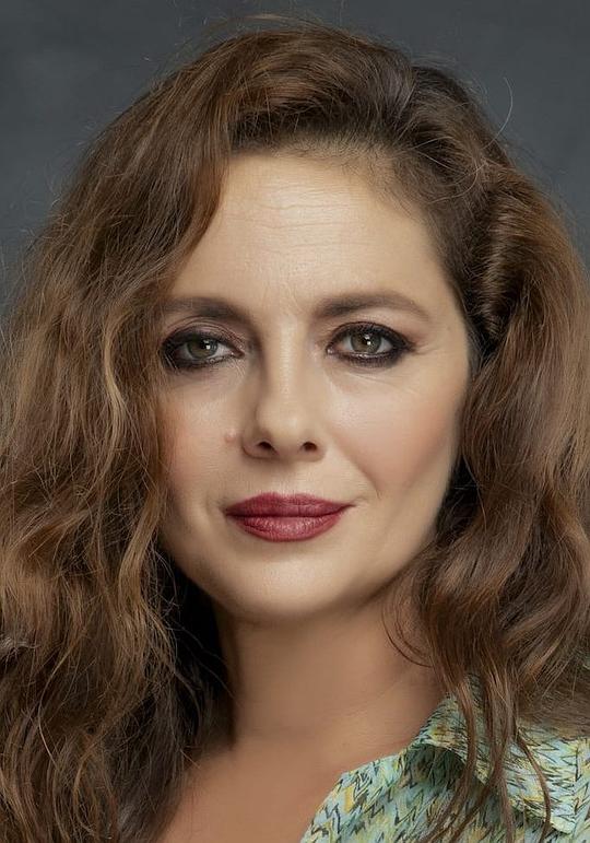 尼鲁佛·阿克奇卡林 Nilüfer Açikalin