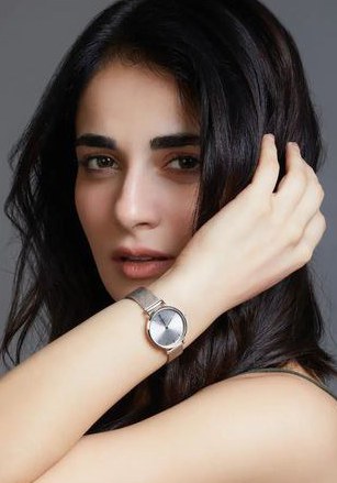 拉狄卡·马丹 Radhika Madan