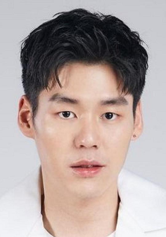 塔纳多尔·旺萨库尔 Tanadol Wongsaardsakul