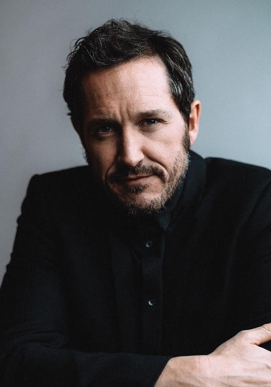 伯蒂·卡维尔 Bertie Carvel