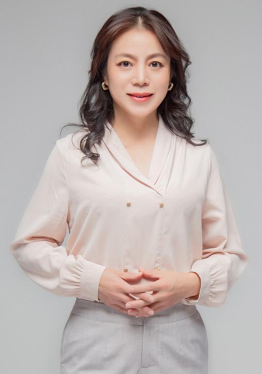 王薪媛 Xinyuan Wang
