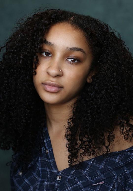 森尼娅·纳阿 Sennia Nanua