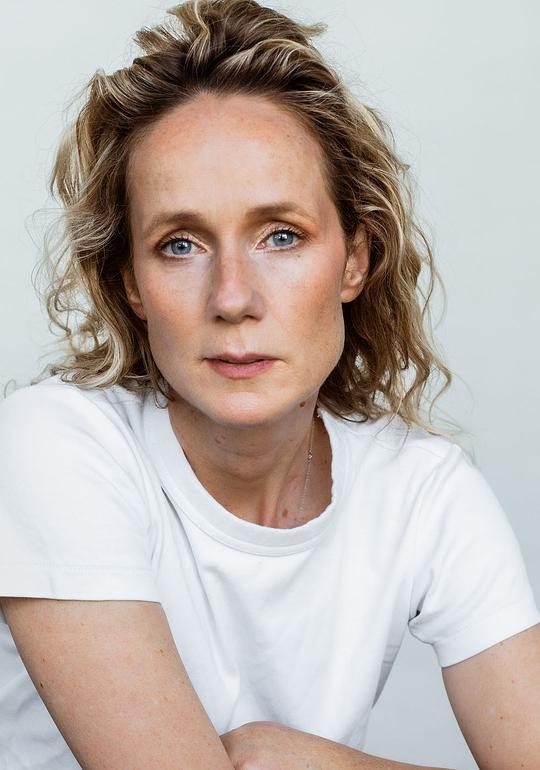 露西·泰勒 Lucy Taylor