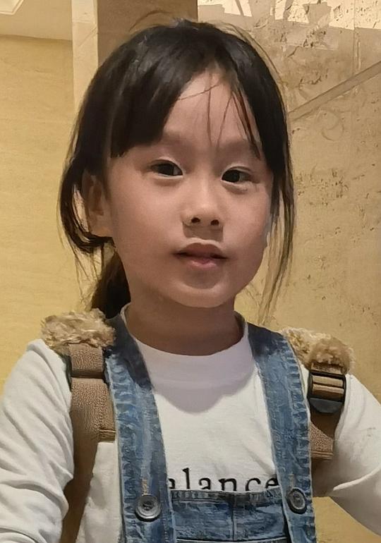 官梓萱 Zixuan Guan