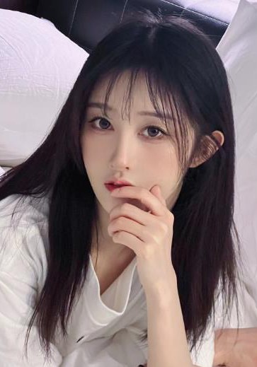 李艾笑 Aixiao Li