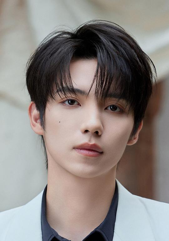 罗一舟 Yizhou Luo