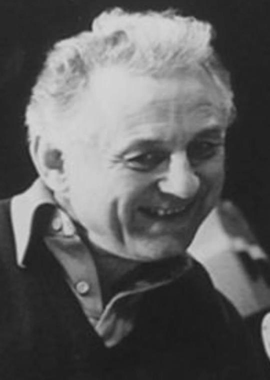 朱里安·埃米亚斯 Julian Amyes