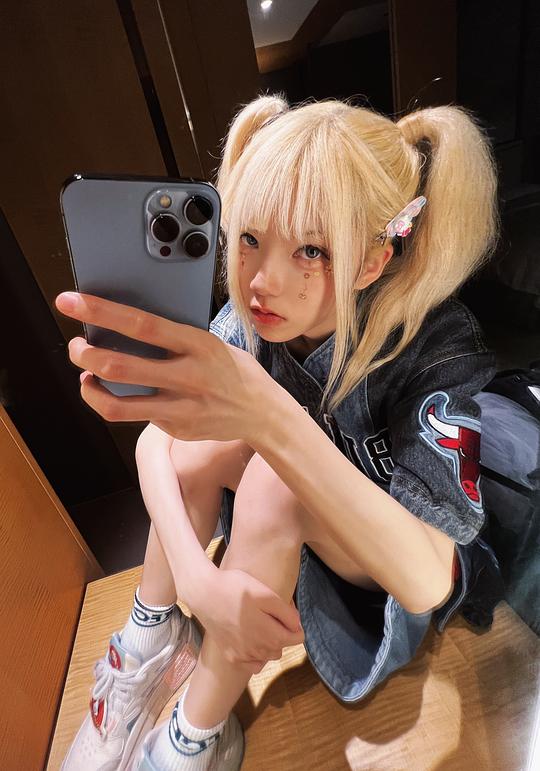 周君怡 JinX Zhou