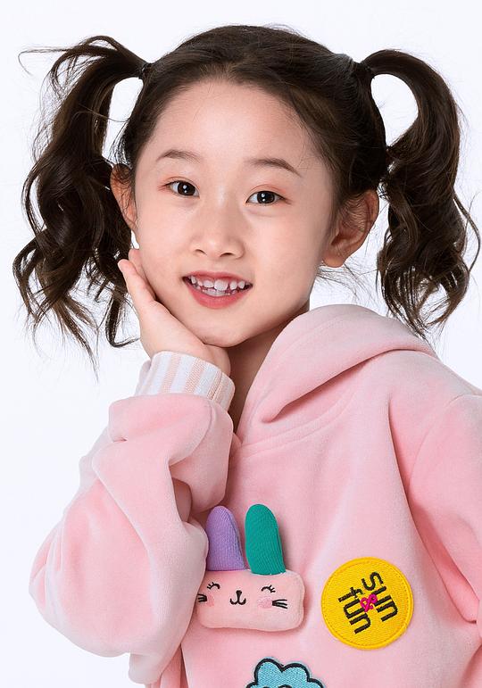 王奕雯 Yiwen Wang
