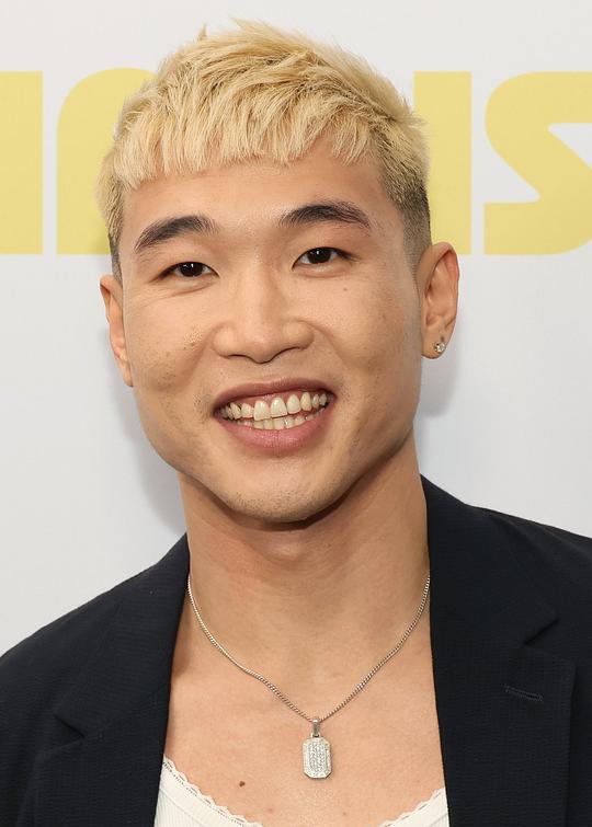 乔尔·金·布斯特 Joel Kim Booster