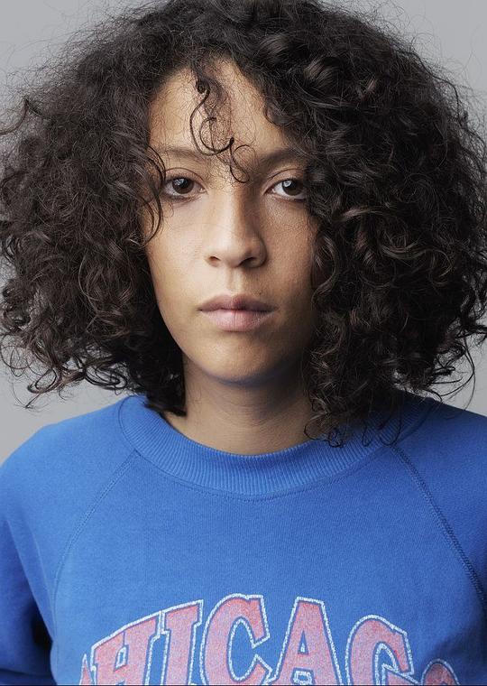 利昂妮·佩尔内 Léonie Pernet