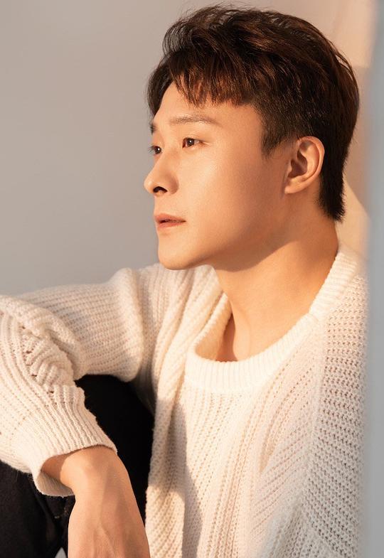 乔冠 Guan Qiao