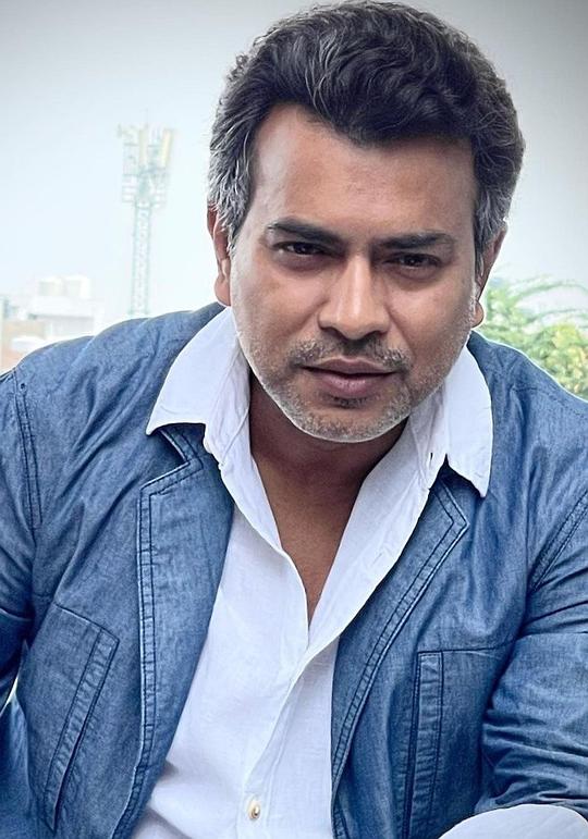 鲁德罗尼尔·高什 Rudranil Ghosh