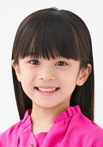 秋山加奈 Kana Akiyama