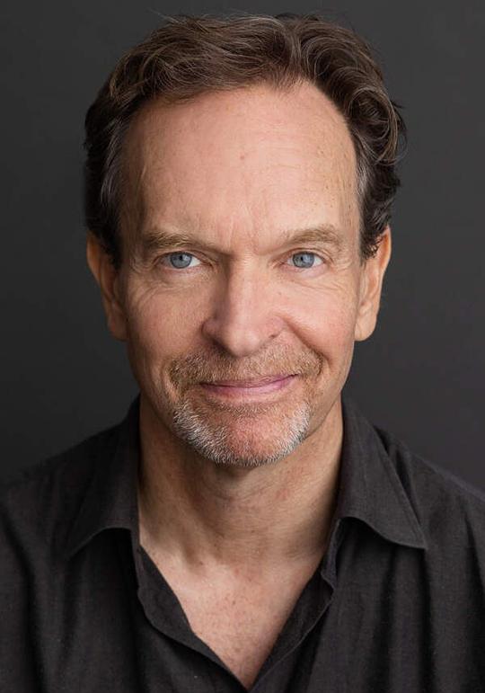 莱瑟姆·盖恩斯 Latham Gaines