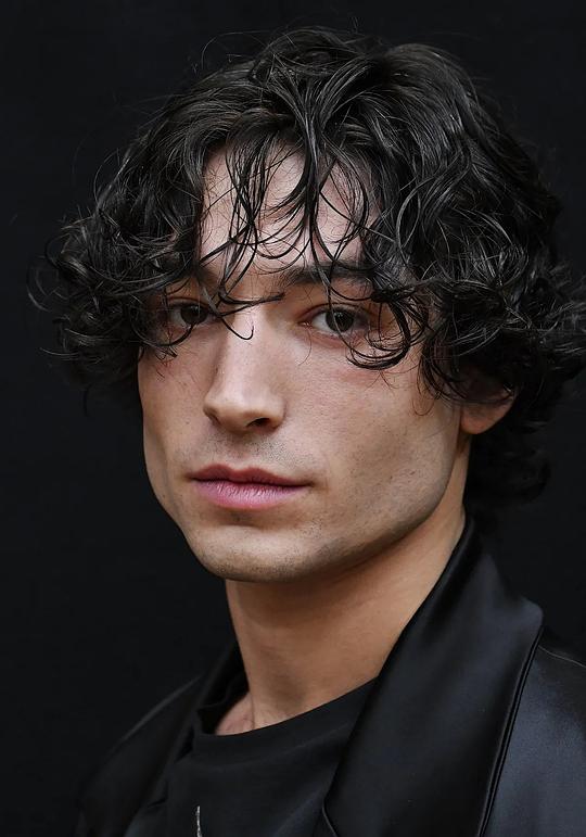 埃兹拉·米勒 Ezra Miller