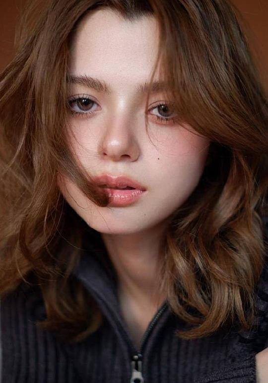 瑞玫高·阿瑟农 Rebecca Armstrong