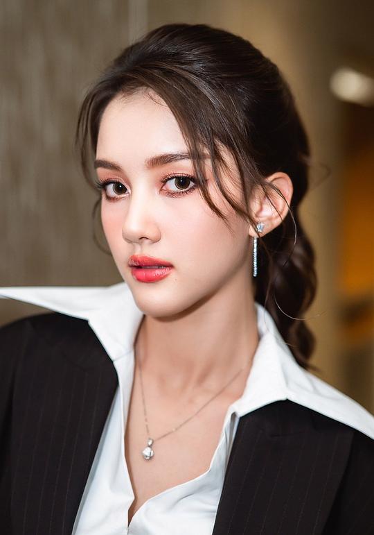 艾丽莎·安·海因斯 Allyssa Ann Hines