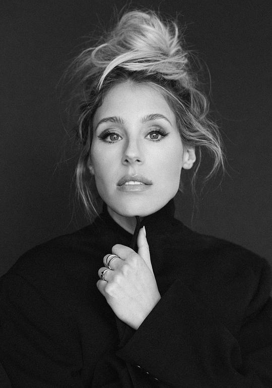 丽萨·吉洛伊 Lisa Gilroy