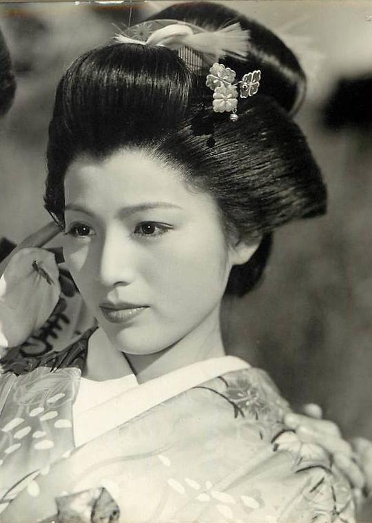 新仓美子 Yoshiko Shinkura