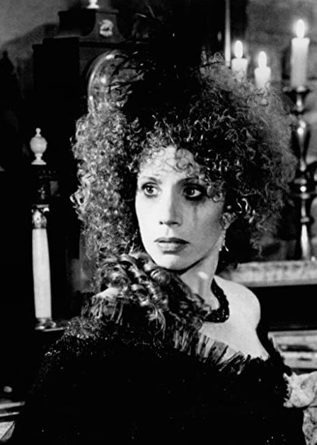 朱莉娅·米杰尼斯 Julia Migenes