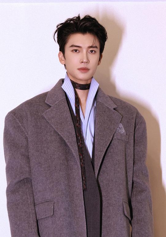 秦晓轩 Xiaoxuan Qin