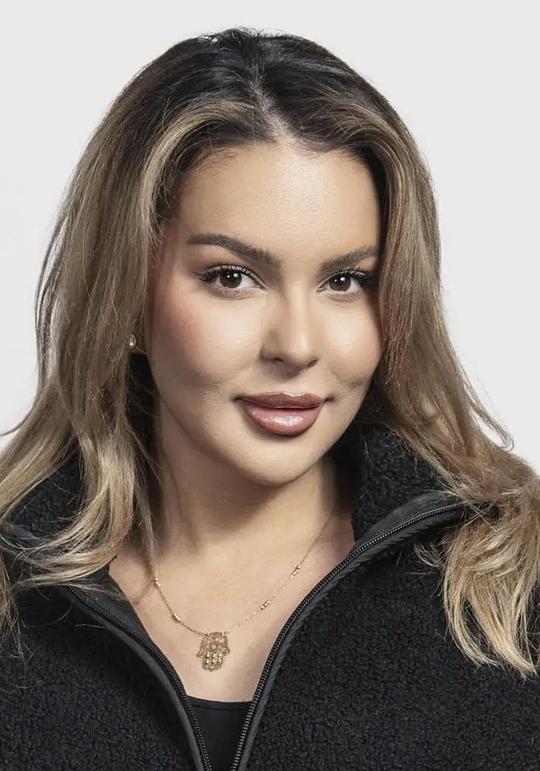 萨拉·查法克 Sara Chafak