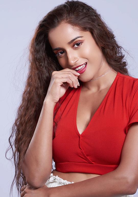 普加·巴哈卢卡 Pooja Bhalekar