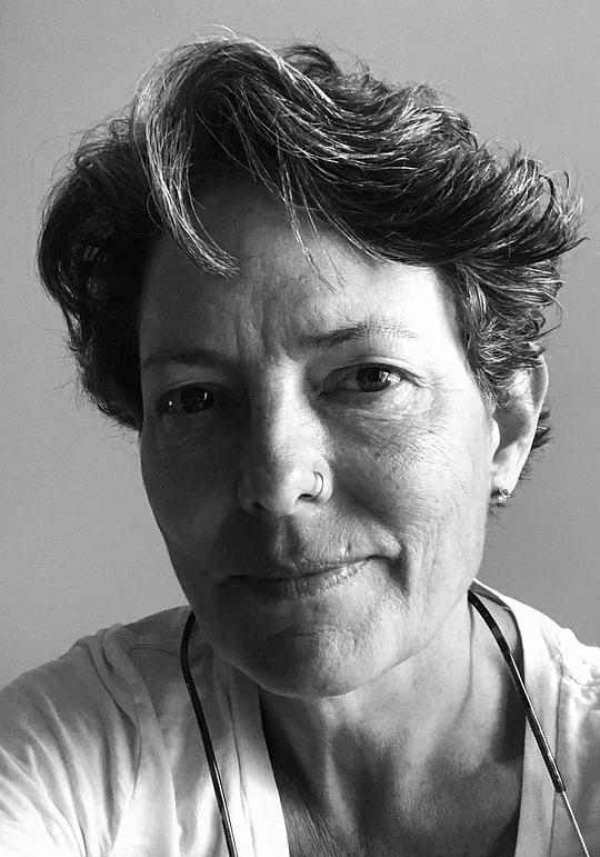 梅尔西·阿尔马斯 Mairzee Almas