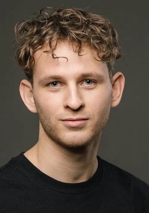 奥斯卡·克隆斯托姆 Oskar Kröönström