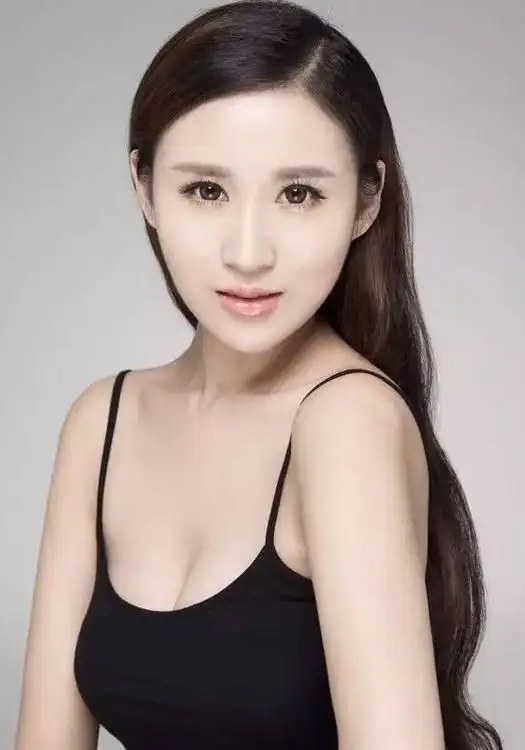 刘悦怡 Yueyi Liu