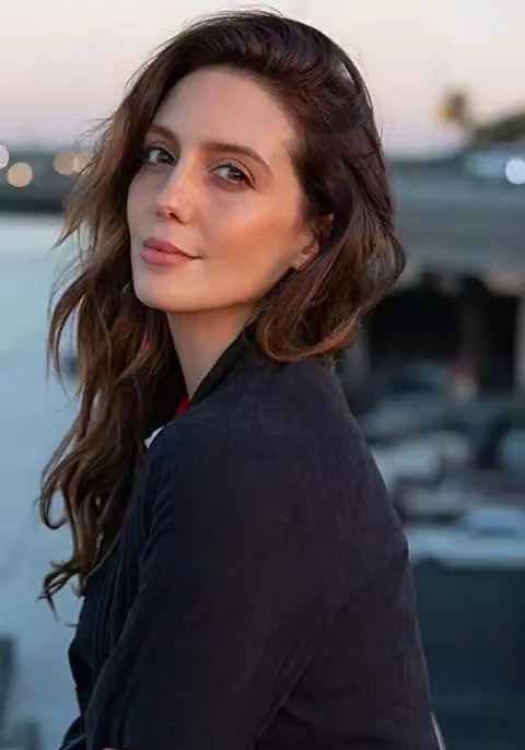艾米丽·索莫斯 Emily Somers