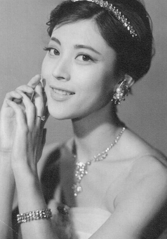 冈田茉莉子 Mariko Okada