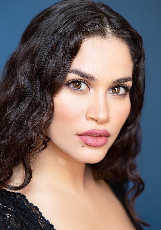 丹妮拉·麦斯米兰 Danielia Maximillian