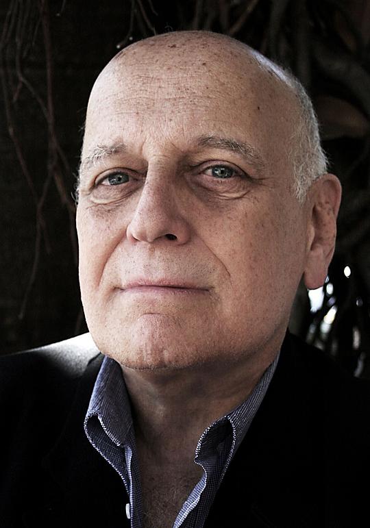 埃德加多·科萨里伊斯基 Edgardo Cozarinsky