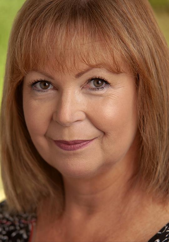 尼娅·特鲁斯勒·琼斯 Nia Trussler Jones