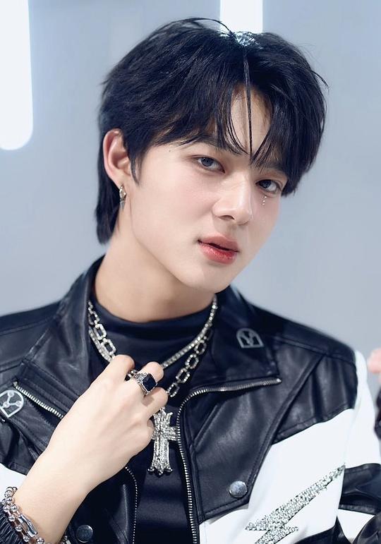 查瓦林·佩德皮里亚旺 Chawarin Perdpiriyawong