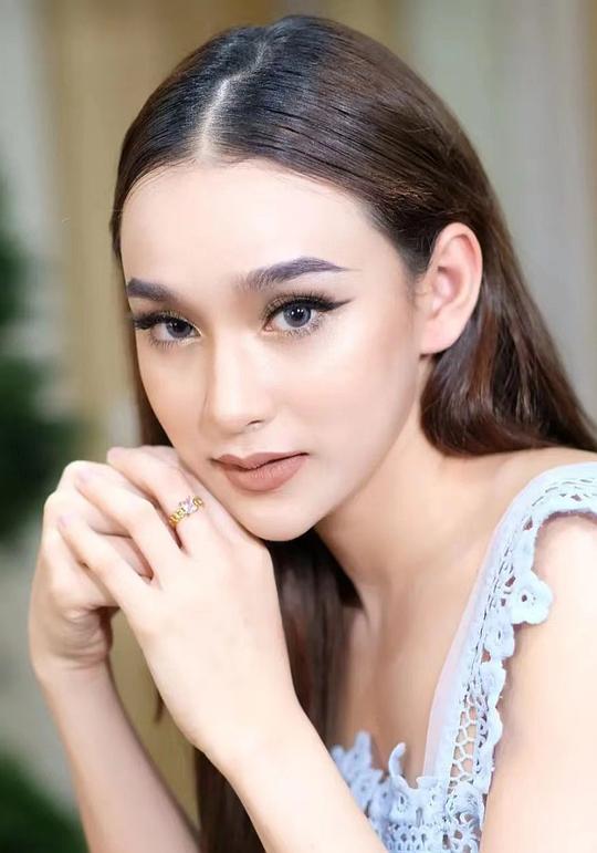 普洛伊帕帕·艾莎拉彭坡 Ploypapas Isarapongporn