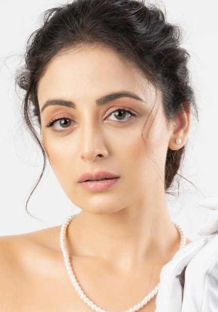 佐雅·阿夫罗兹 Zoya Afroz