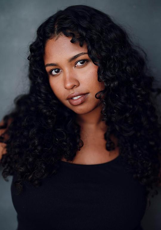 罗施妮·爱德华兹 Roshni Edwards