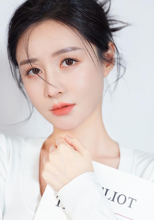 郑筠芊 Junqian Zheng