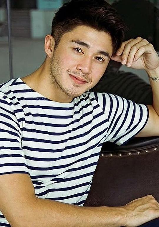 阿隆·维拉弗洛 Arron Villaflor