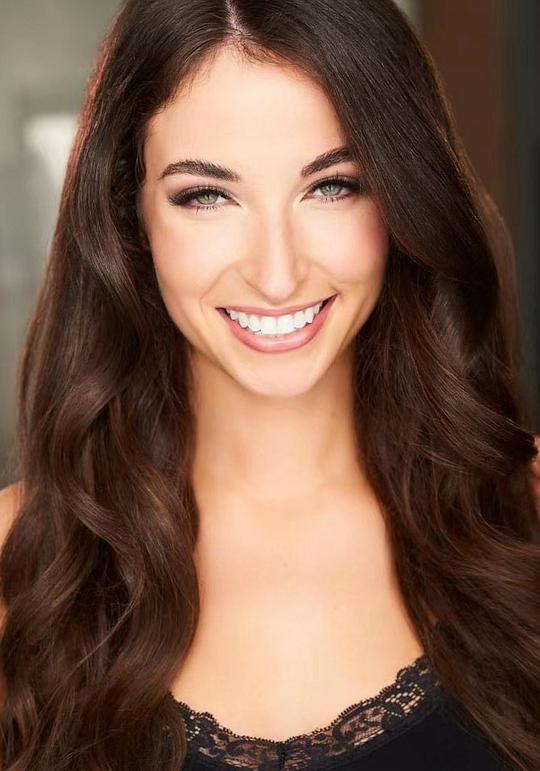 米凯拉·霍尔姆斯 Mikaela Holmes