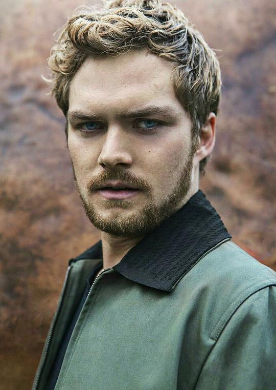 菲恩·琼斯 Finn Jones