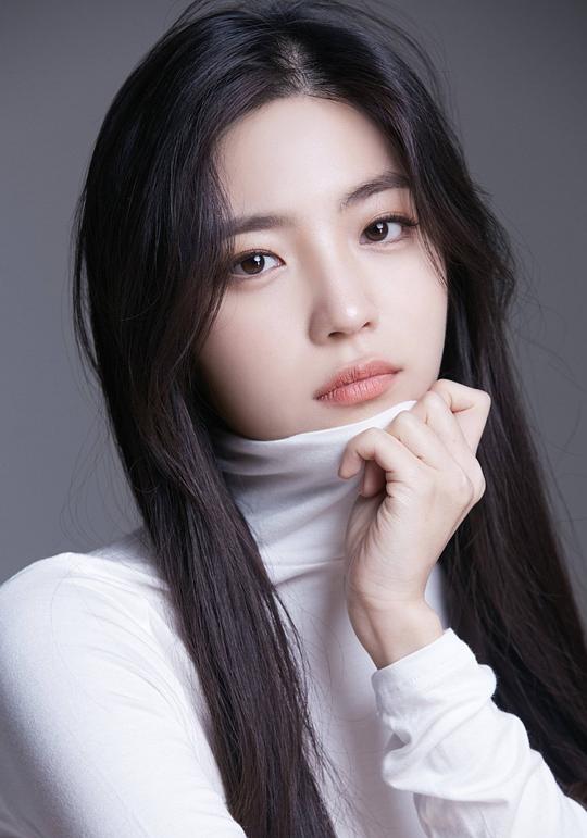 闵彩恩 Chae-eun Min