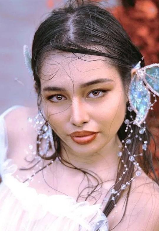 拉奎尔·恩里克斯 Racquel Enriquez