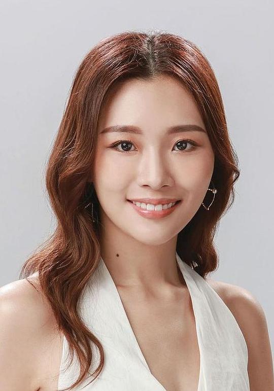 梁允瑜 Chloe Leung